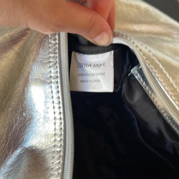 LORNA JANE | Rustic silver gym bag - Picture 9 of 12